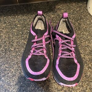 allbirds Women's Black and Pink Athletic Shoes